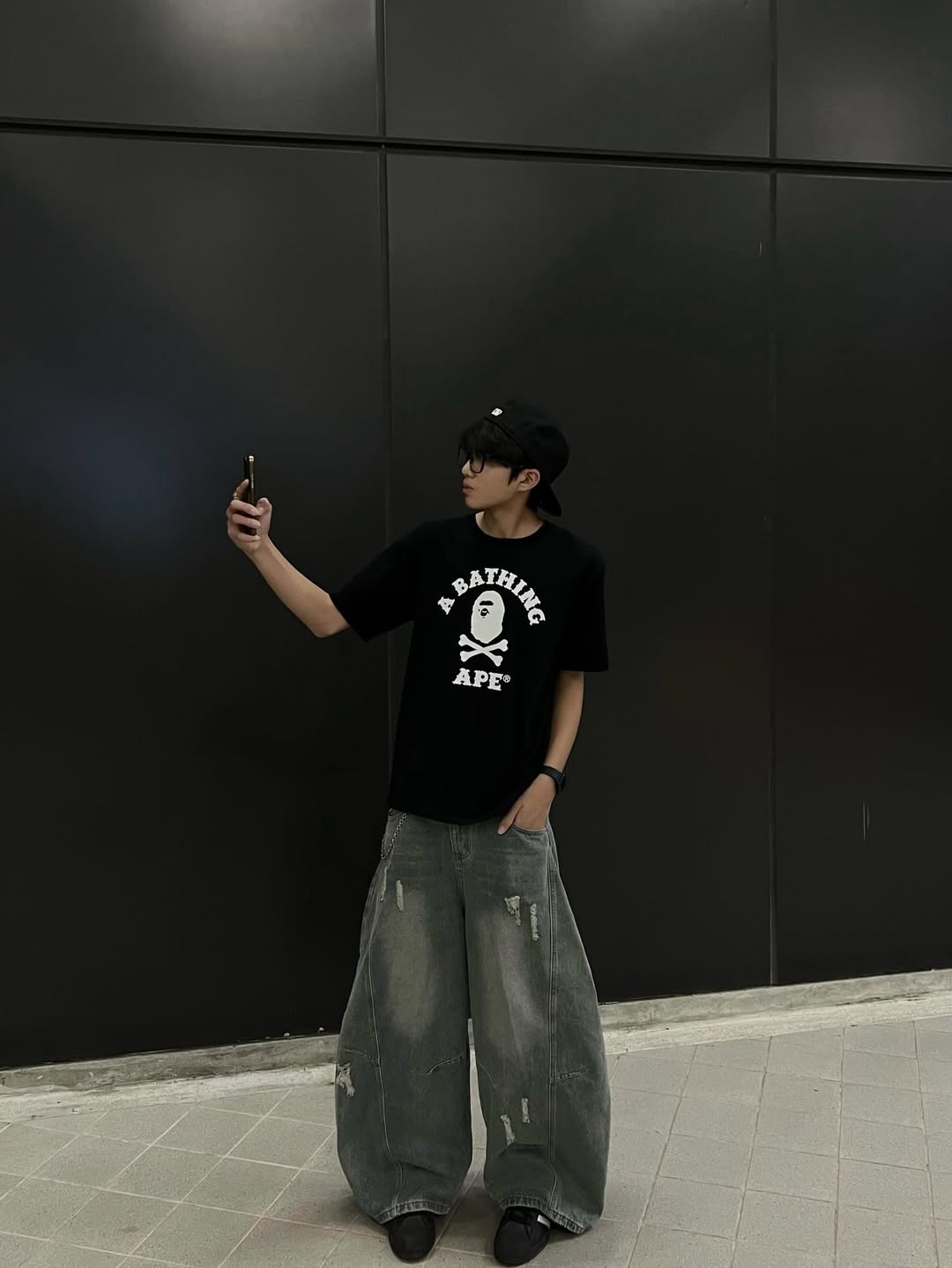同款破洞彎刀牛仔